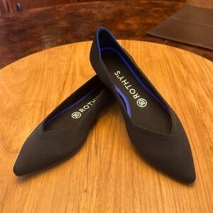 Rothy’s Black pointy toe flats size 8 never worn